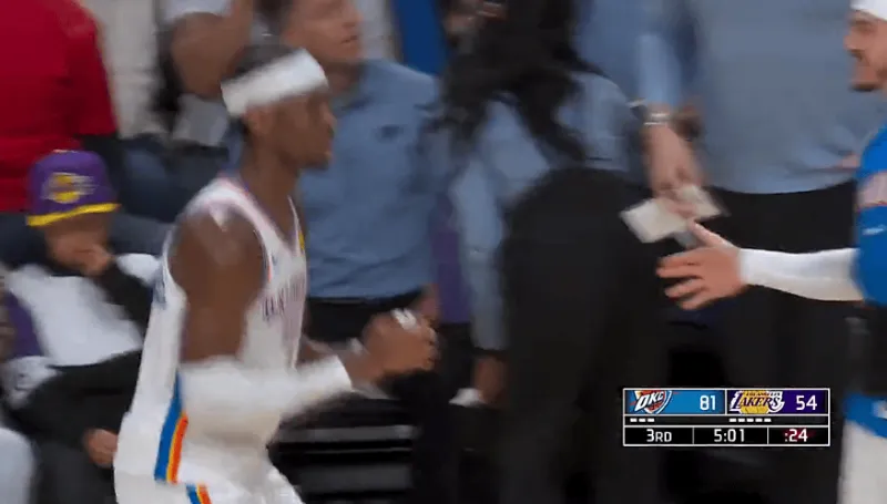 世界杯官方正版软件-亚历山大三分投进得到19分，雷霆下半场16-7领先湖人27分